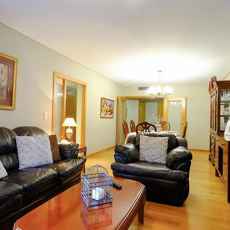 Ellierose Ponta Delgada