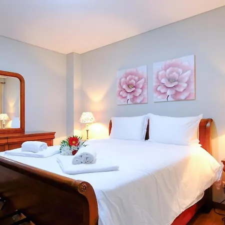 Ellierose Ponta Delgada